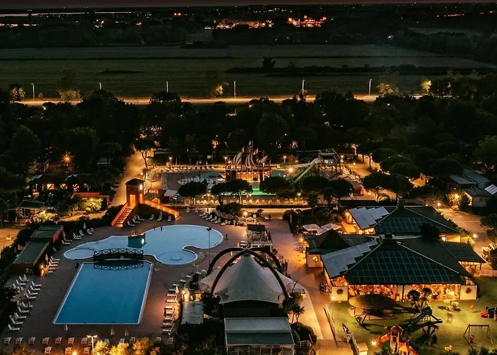 Tent Spiaggia E Mare Holiday Park منتزه العطل *